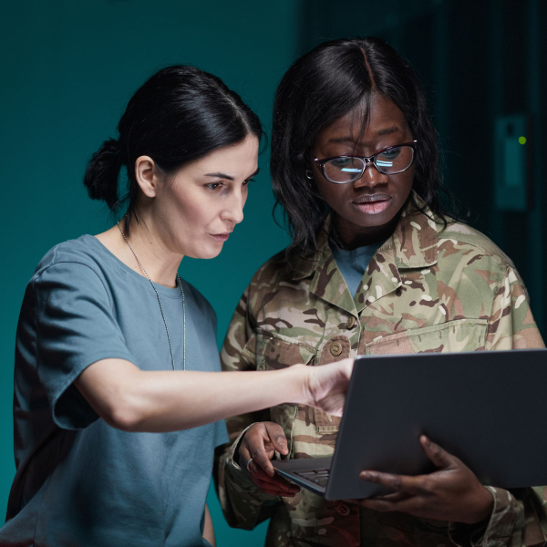 women consulting laptop